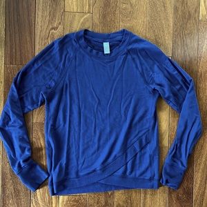 Athleta Girl size large/12 blue top with thumb holes